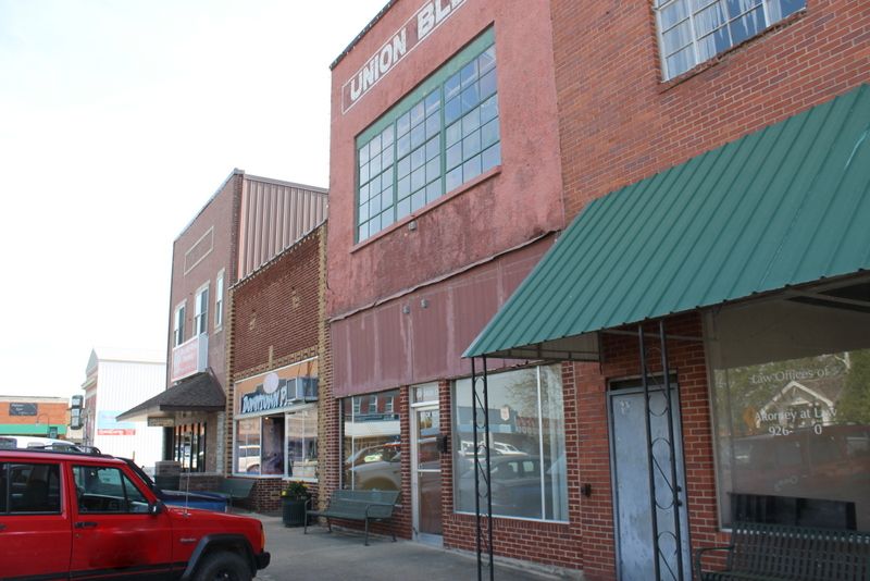 Union Building: 102 N Union St, Mountain Grove, MO 65711